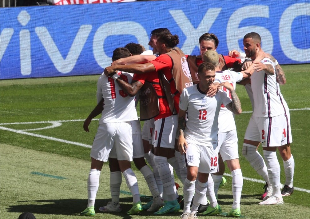 智利轻取英格兰，若日尼奥刷新纪录