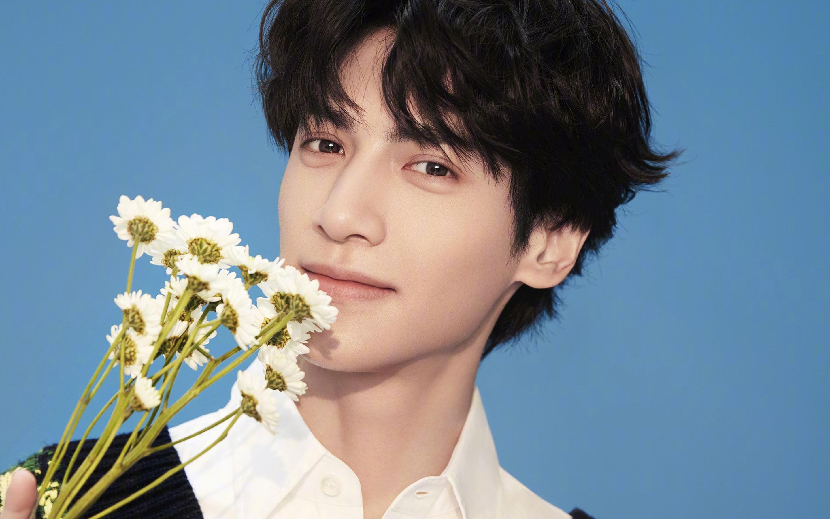 惊天冷门！非洲雄狮化身红军终结者，皮克魔术脚法接管年度焦点之战